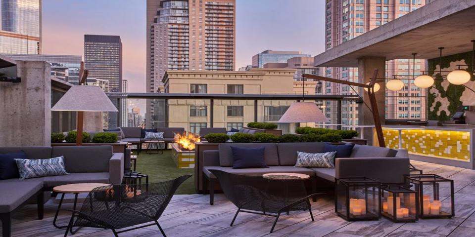 Chicago hotels with rooftop bars | Hotels in Chicago with rooftop bar | CTC