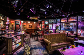 Friends Sitcom Pop-Up Museum Comes To Chicago In October