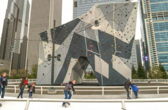 Immersive Van Gogh Moves to the Maggie Daley Ice Skating Ribbon This Winter