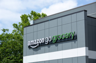 Amazon Smart Grocery Cart Skips Long Checkout Lines and It’s Coming to Chicago