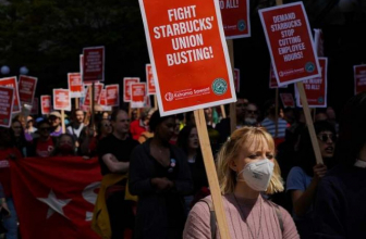 Chicago Starbucks Workers Are Voting to Join a National Unionization Movement