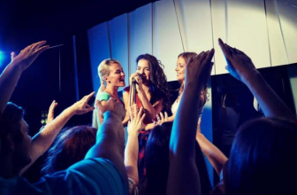 Chicago Has Crowned Its First Ever Citywide Karaoke Champion