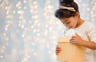 More Than 100 Chicago Children “Shopped With a Cop” for Their Christmas Gifts